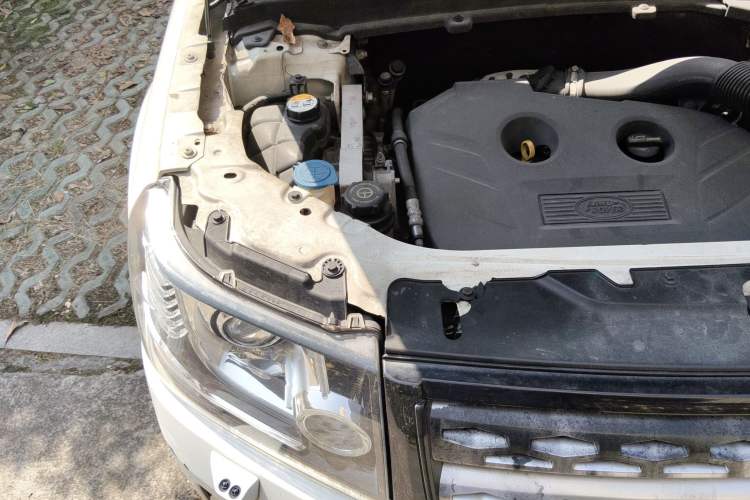 Used Land Rover Freelander 2 2015 2.0T Si4 XS Collection Edition Engine Bay Right