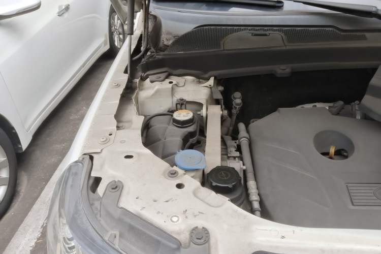 Used Land Rover Freelander 2 2015 2.0T Si4 XS Collection Edition Engine Bay Right