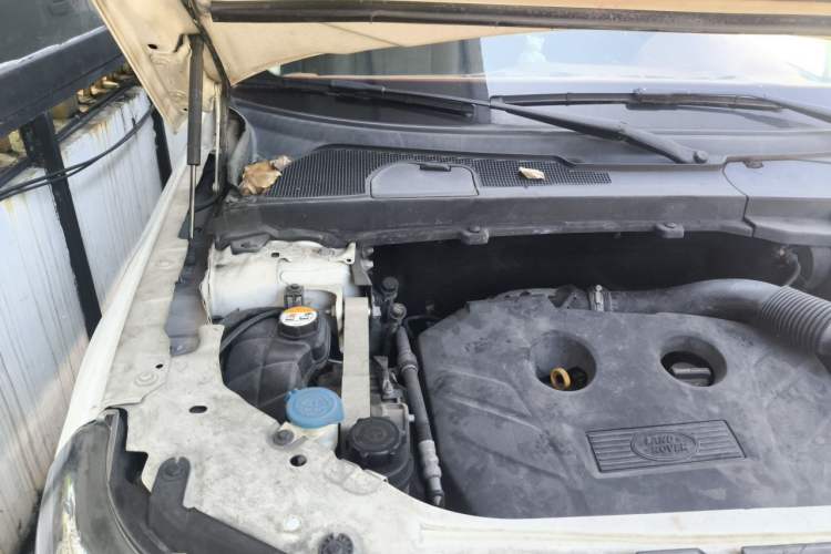 Used Land Rover Freelander 2 2015 2.0T Si4 XS Collection Edition Engine Bay Right