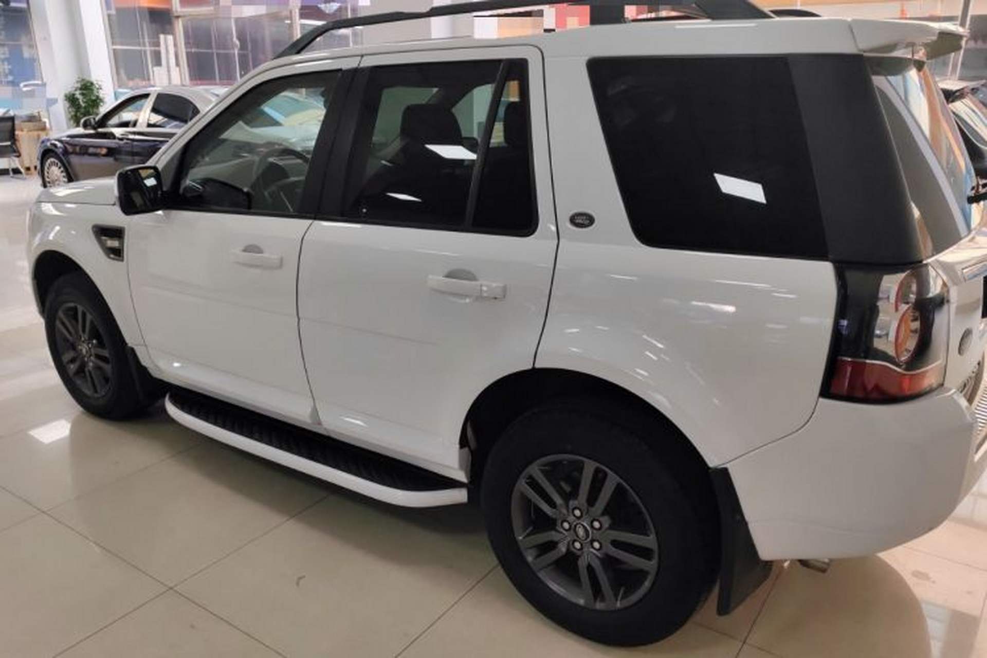 Used Land Rover Freelander 2 2015 2.0T Si4 XS Collection Edition Exterior 3