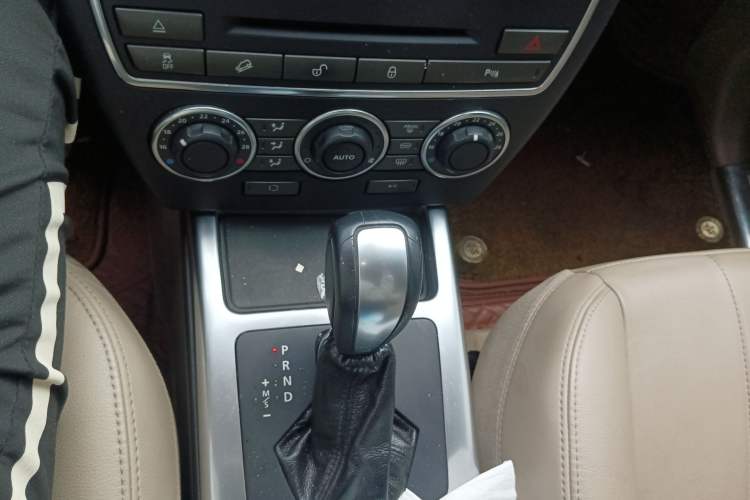 Used Land Rover Freelander 2 2015 2.2T SD4 XS Collector's Edition Gear Lever