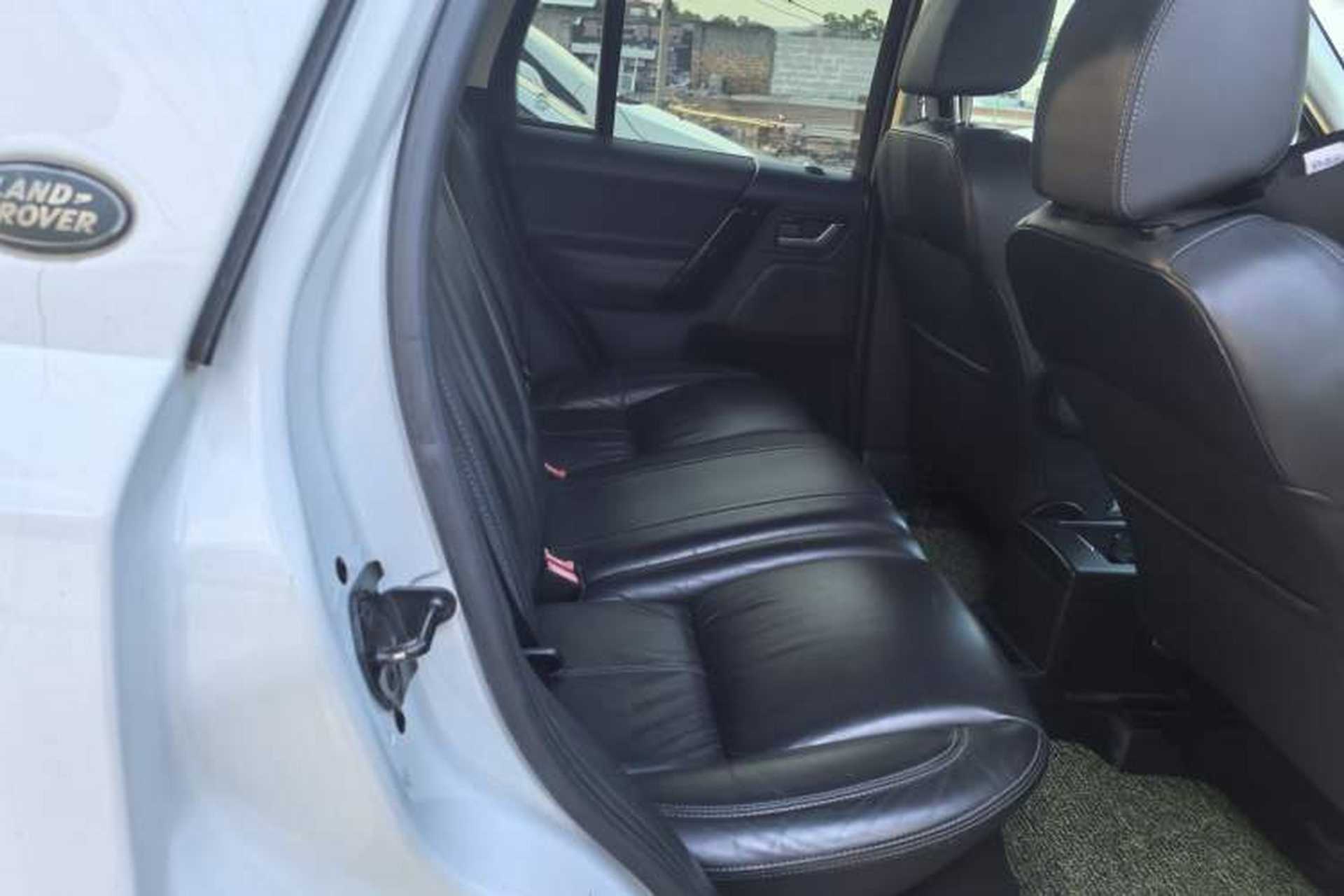 Used Land Rover Freelander 2 2015 2.0T Si4 HSE Luxury Collector's Edition Interior 10