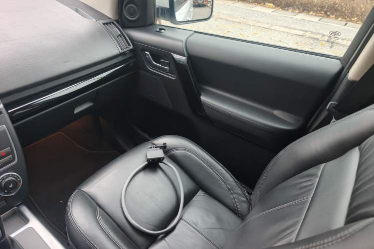 Used Land Rover Freelander 2 2015 2.0T Si4 HSE Luxury Collector's Edition Interior 3