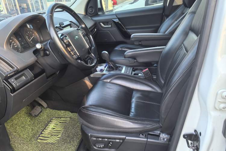 Used Land Rover Freelander 2 2015 2.0T Si4 HSE Luxury Collector's Edition Interior 4