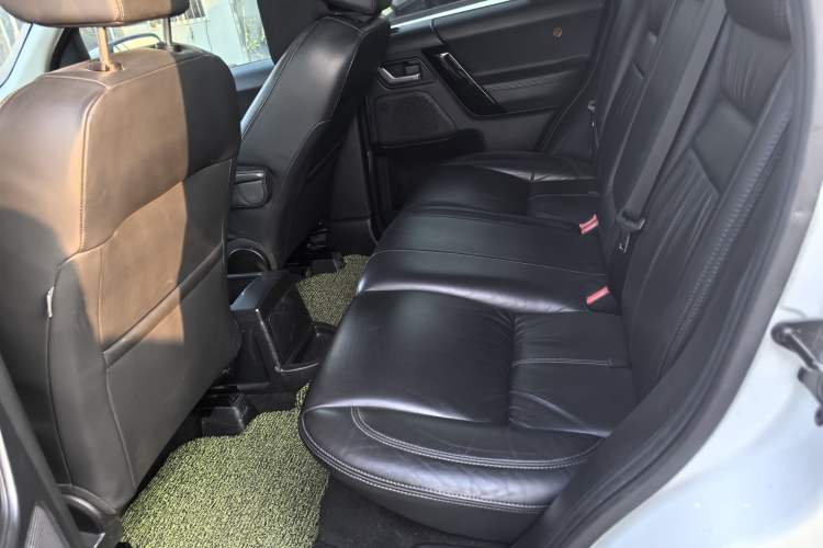 Used Land Rover Freelander 2 2015 2.0T Si4 HSE Luxury Collector's Edition Interior 6