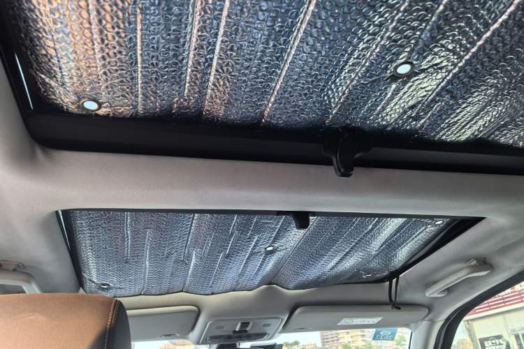 Used Land Rover Freelander 2 2015 2.0T Si4 HSE Luxury Collector's Edition Interior 7