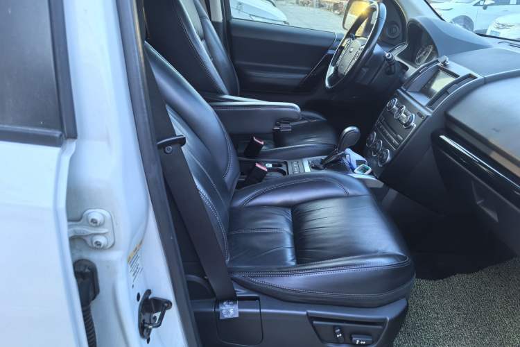 Used Land Rover Freelander 2 2015 2.0T Si4 HSE Luxury Collector's Edition Interior 9