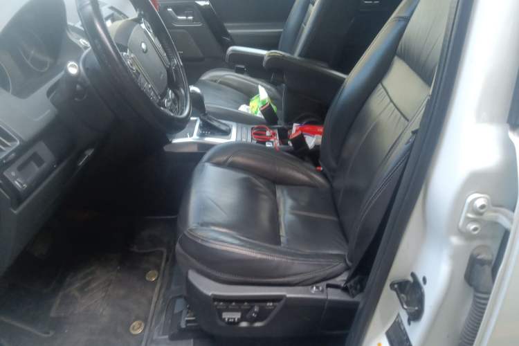 Used Land Rover Freelander 2 2015 2.0T Si4 HSE Luxury Collector's Edition Left Front Seat