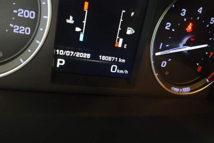 Used Land Rover Freelander 2 2015 2.0T Si4 HSE Luxury Collector's Edition Odometer Close Up