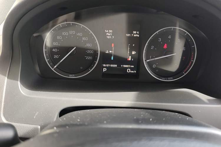 Used Land Rover Freelander 2 2015 2.0T Si4 HSE Luxury Collector's Edition Odometer Close Up