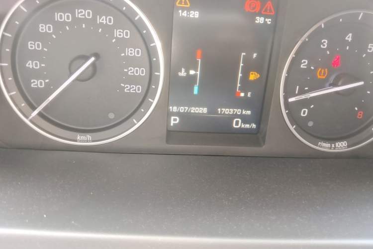 Used Land Rover Freelander 2 2015 2.0T Si4 XS Collection Edition Odometer Close Up
