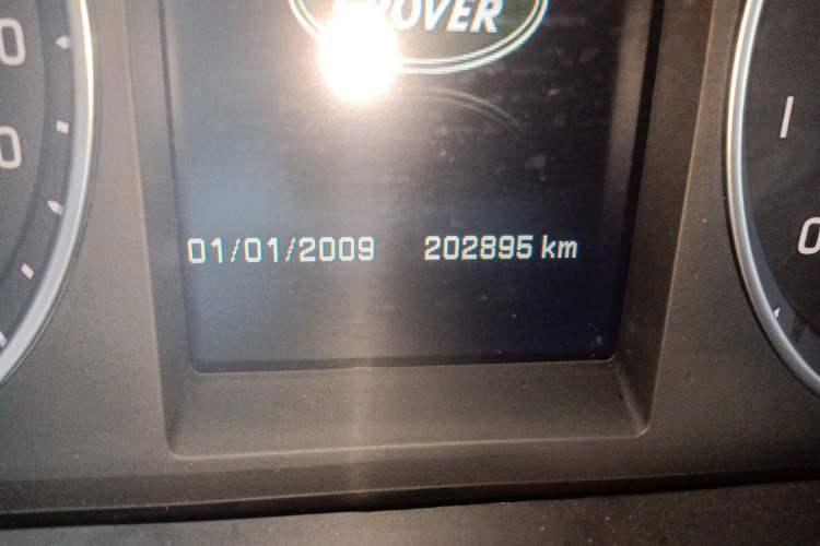 Used Land Rover Freelander 2 2015 2.0T Si4 HSE Luxury Collector's Edition Odometer Close Up