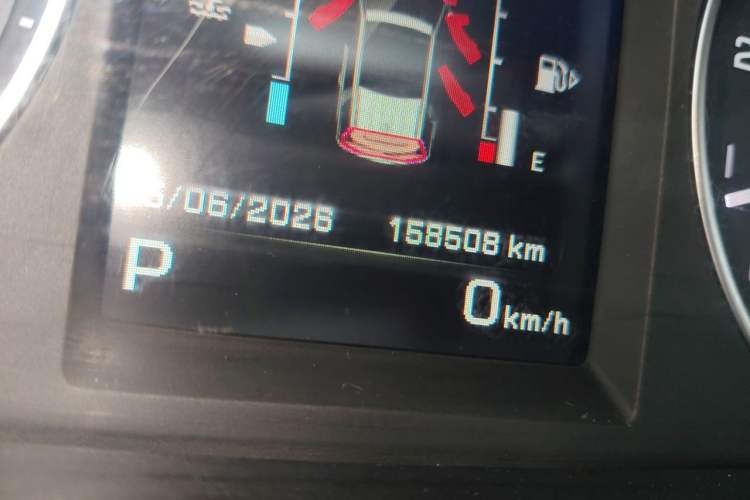 Used Land Rover Freelander 2 2015 2.0T Si4 HSE Luxury Collector's Edition Odometer Close Up