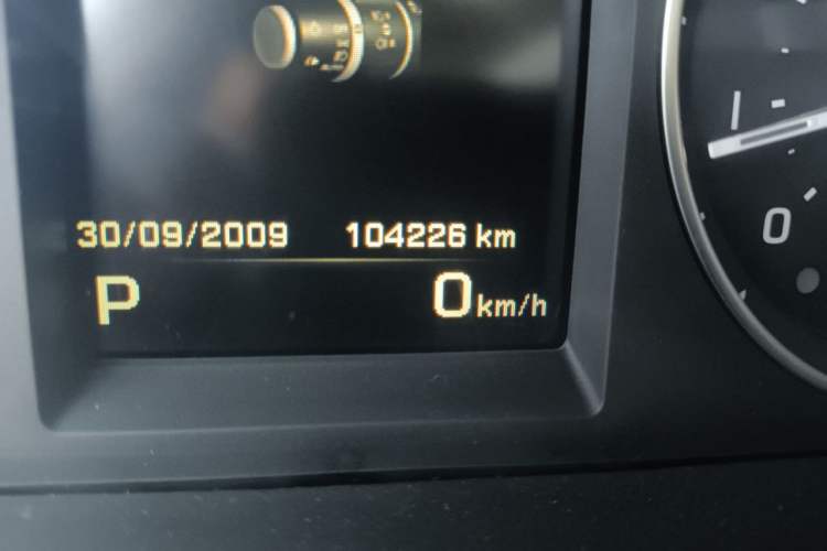 Used Land Rover Freelander 2 2015 2.0T Si4 XS Collection Edition Odometer Close Up