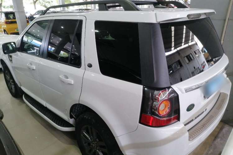 Used Land Rover Freelander 2 2015 2.0T Si4 XS Collection Edition Rear Left 45 Deg