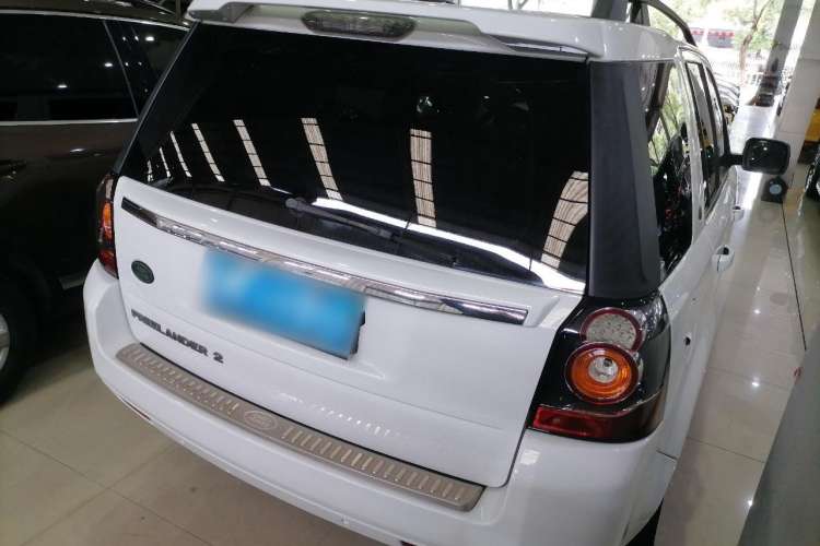 Used Land Rover Freelander 2 2015 2.0T Si4 XS Collection Edition Rear Right 45 Deg