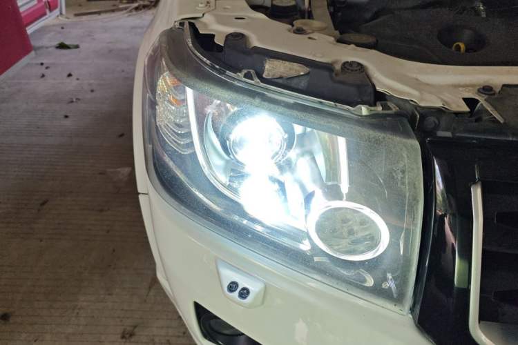 Used Land Rover Freelander 2 2015 2.0T Si4 HSE Luxury Collector's Edition Right Front Headlight