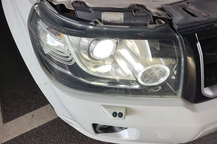 Used Land Rover Freelander 2 2015 2.0T Si4 HSE Luxury Collector's Edition Right Front Headlight