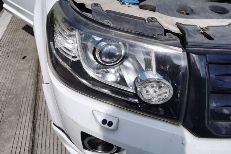 Used Land Rover Freelander 2 2015 2.0T Si4 HSE Luxury Collector's Edition Right Front Headlight