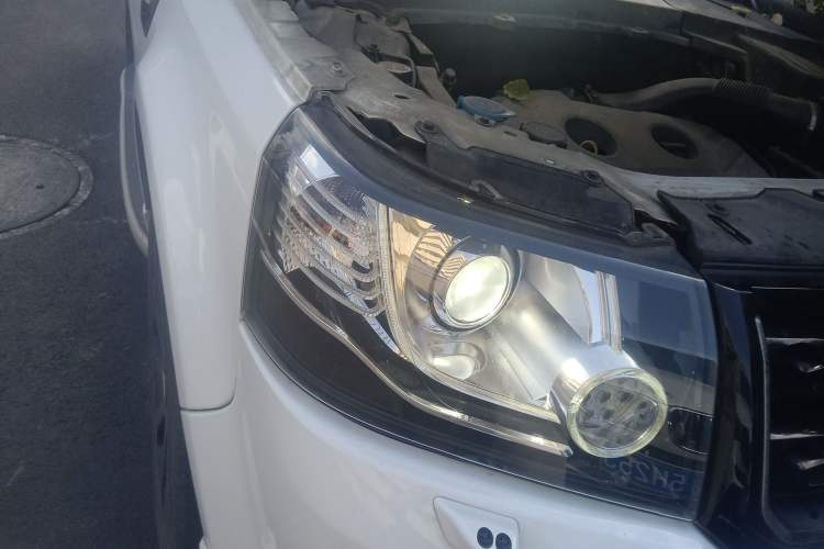 Used Land Rover Freelander 2 2015 2.0T Si4 HSE Luxury Collector's Edition Right Front Headlight