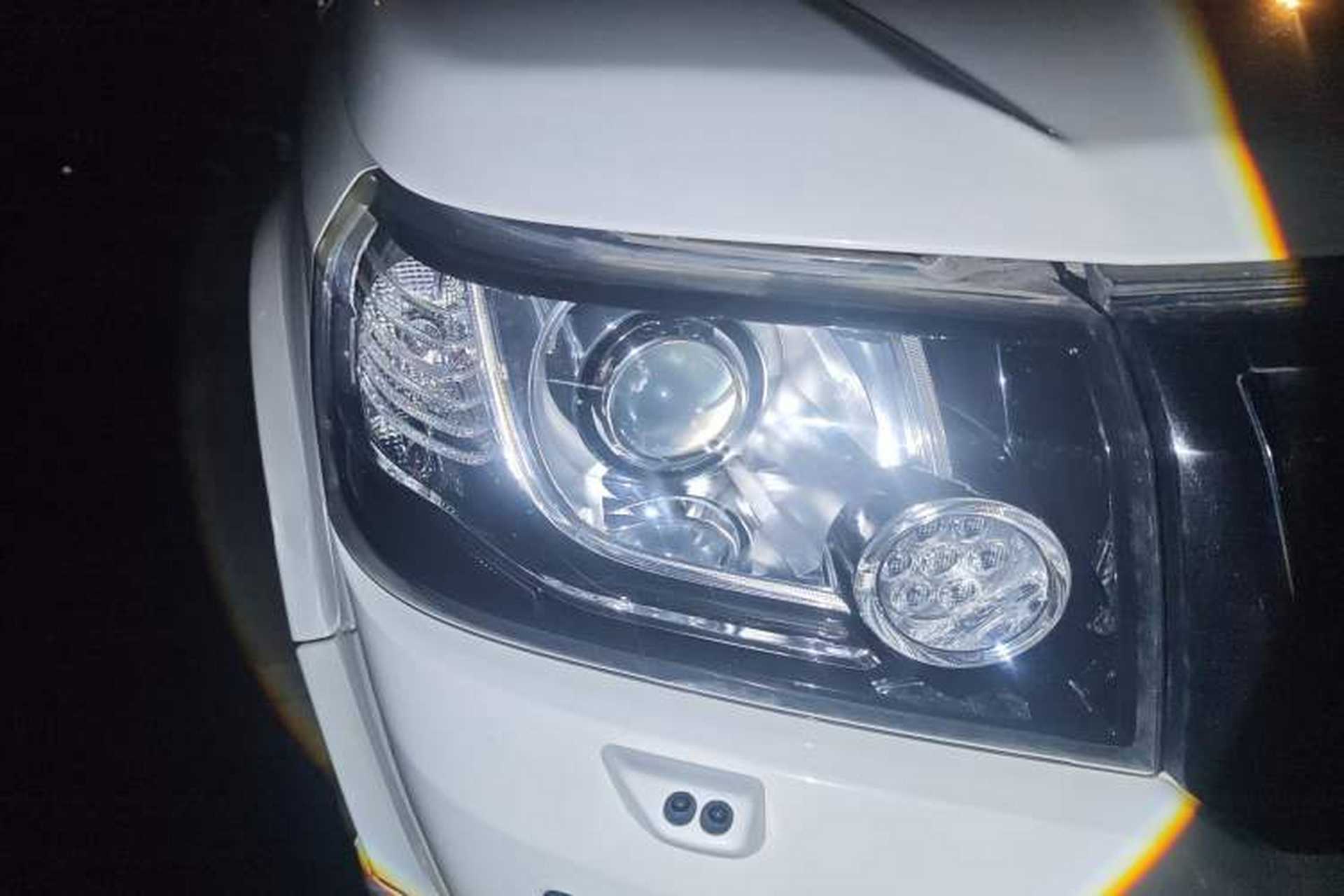 Used Land Rover Freelander 2 2015 2.0T Si4 HSE Luxury Collector's Edition Right Front Headlight