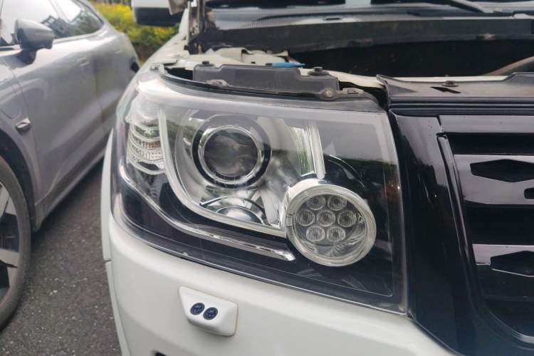 Used Land Rover Freelander 2 2015 2.0T Si4 HSE Luxury Collector's Edition Right Front Headlight