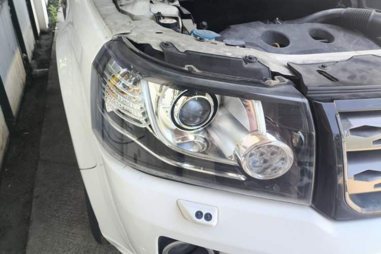 Used Land Rover Freelander 2 2015 2.0T Si4 XS Collection Edition Right Front Headlight