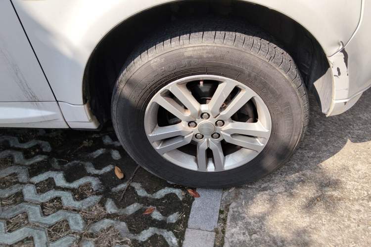 Used Land Rover Freelander 2 2015 2.0T Si4 XS Collection Edition Right Front Wheel Hub