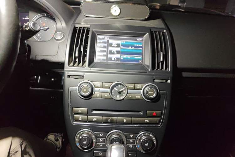 Used Land Rover Freelander 2 2015 2.0T Si4 HSE Luxury Collector's Edition Audio And AC Panel