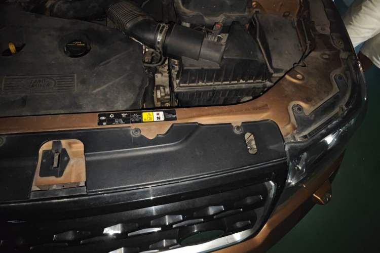 Used Land Rover Freelander 2 2015 2.0T Si4 HSE Luxury Collector's Edition Engine Bay Left