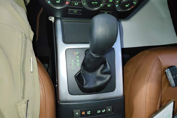 Used Land Rover Freelander 2 2015 2.0T Si4 HSE Luxury Collector's Edition Gear Lever