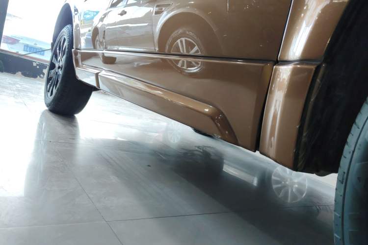 Used Land Rover Freelander 2 2015 2.0T Si4 HSE Luxury Collector's Edition Right Side Sill