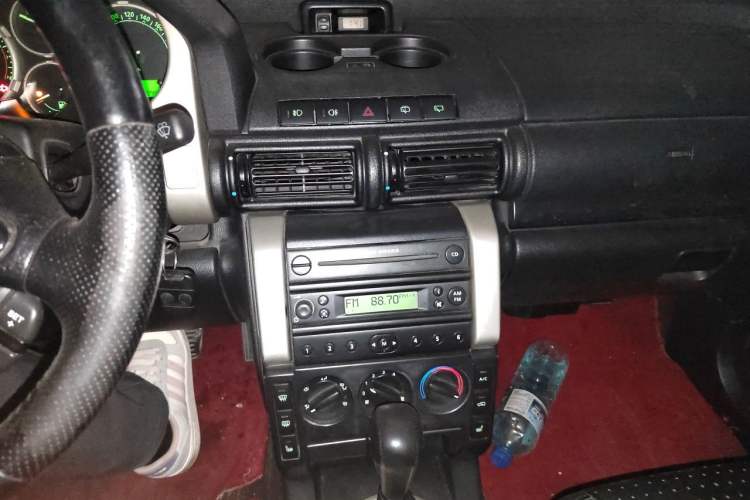 Used Land Rover Freelander 2004 2.5 V6 Audio And AC Panel