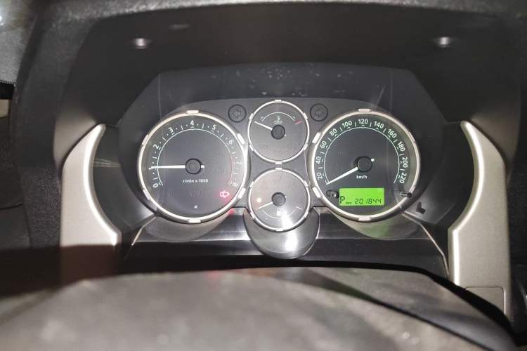Used Land Rover Freelander 2004 2.5 V6 Instrument Cluster