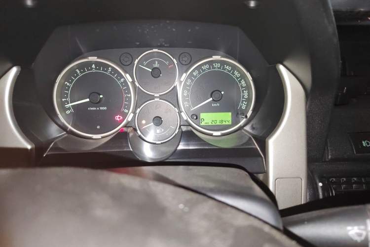 Used Land Rover Freelander 2004 2.5 V6 Odometer Close Up