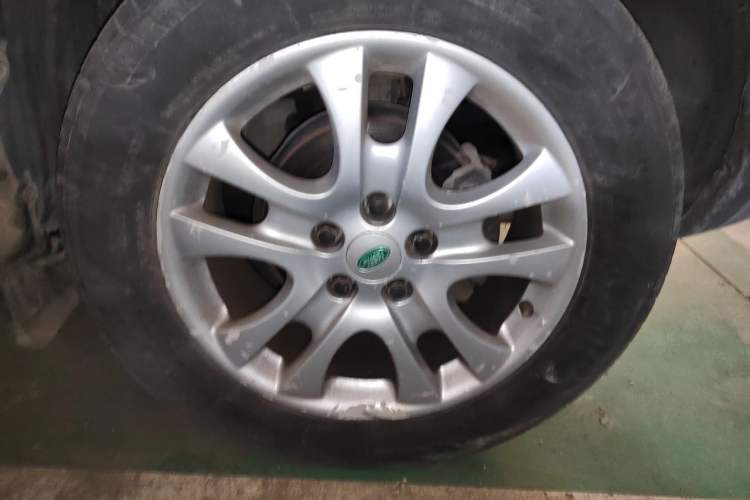 Used Land Rover Freelander 2004 2.5 V6 Right Front Wheel Hub