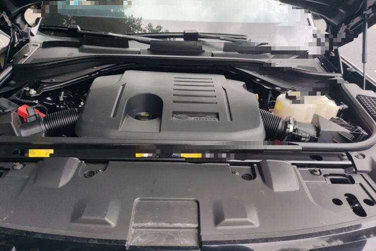 Used Land Rover Range 2025 3.0 L6 400 PS Extended Luxury Edition Engine Bay