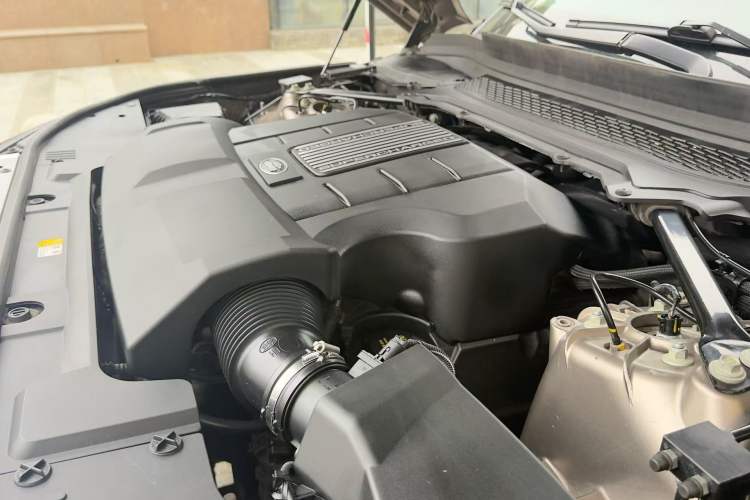 Used Land Rover Range 2015 3.0 SC V6 Vogue Interior 11