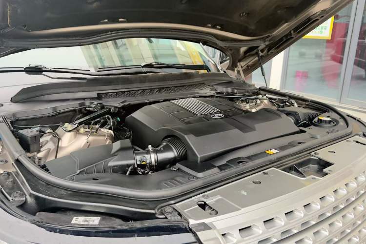 Used Land Rover Range 2015 3.0 SC V6 Vogue Interior 12