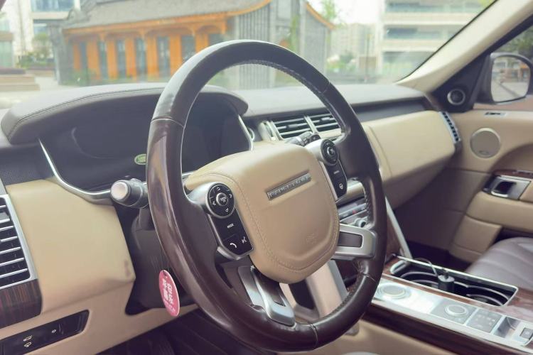 Used Land Rover Range 2015 3.0 SC V6 Vogue Interior 4