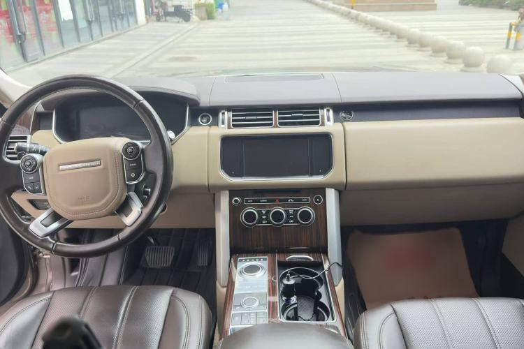 Used Land Rover Range 2015 3.0 SC V6 Vogue Interior 8