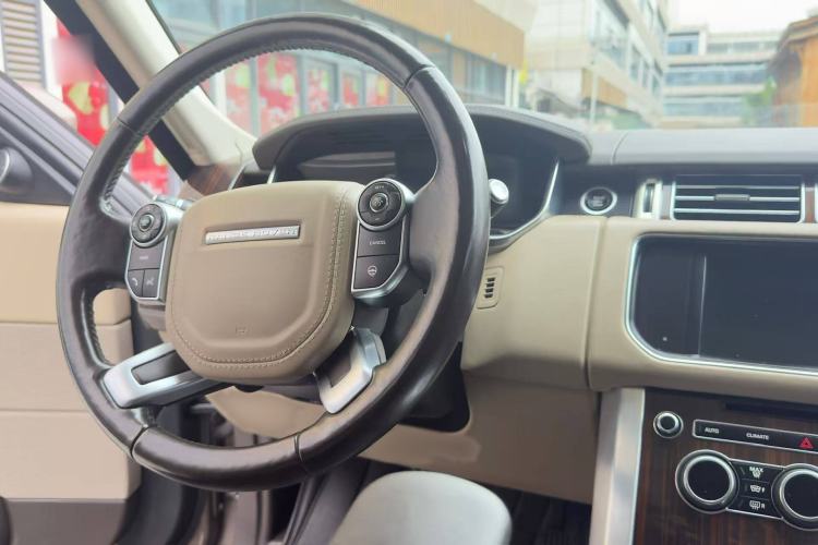 Used Land Rover Range 2015 3.0 SC V6 Vogue Interior 9