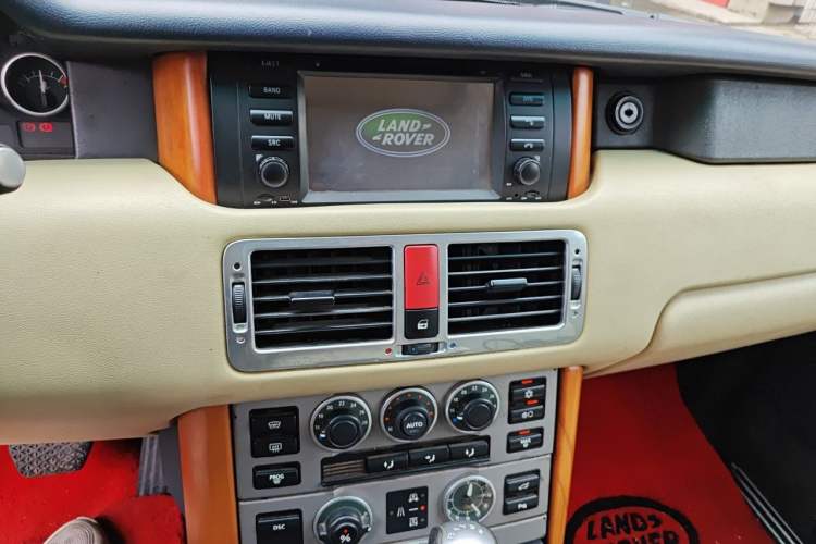 Used Land Rover Range 2005 4.4 Audio And AC Panel