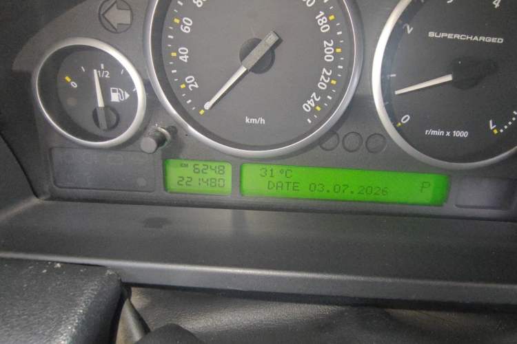 Used Land Rover Range 2007 4.2 SC V8 Odometer Close Up