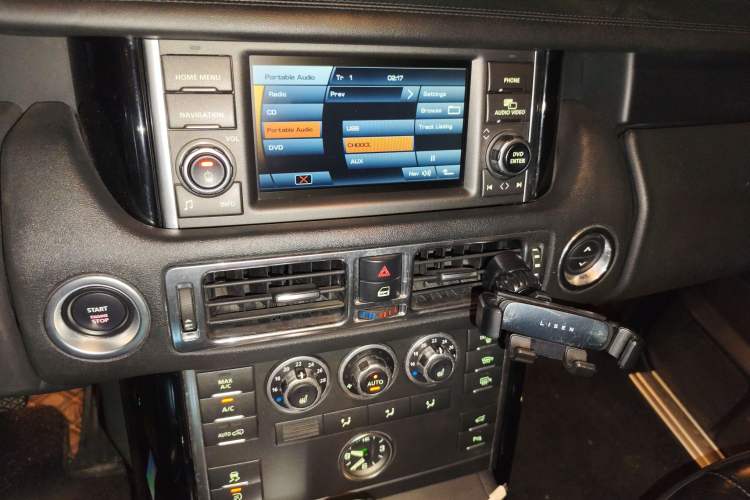 Used Land Rover Range 2010 3.6 TDV8 HSE Audio And AC Panel