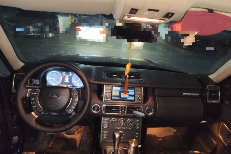 Used Land Rover Range 2010 3.6 TDV8 HSE Center Console