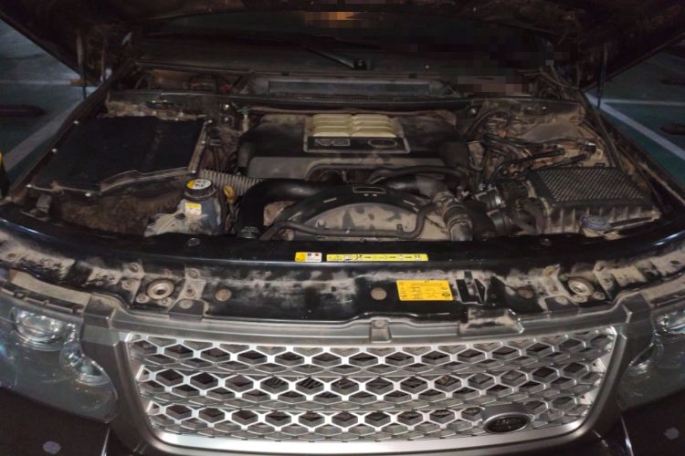 Used Land Rover Range 2010 3.6 TDV8 HSE Engine Bay