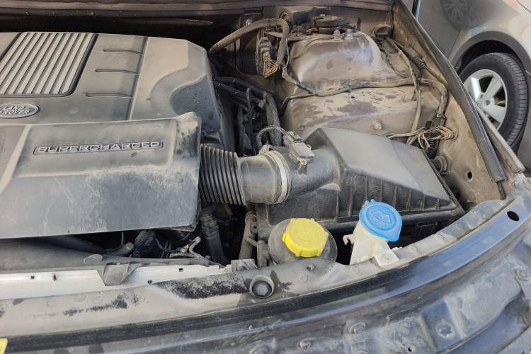 Used Land Rover Range 2010 5.0 SC V8 HSE Engine Bay Left