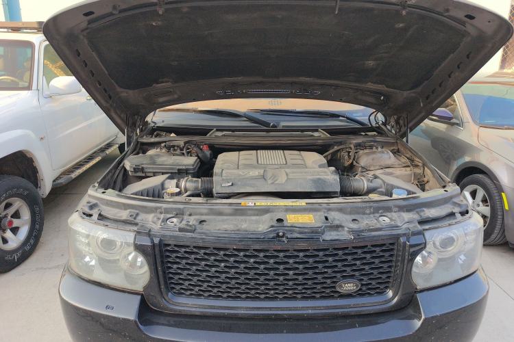Used Land Rover Range 2010 5.0 SC V8 HSE Engine Bay