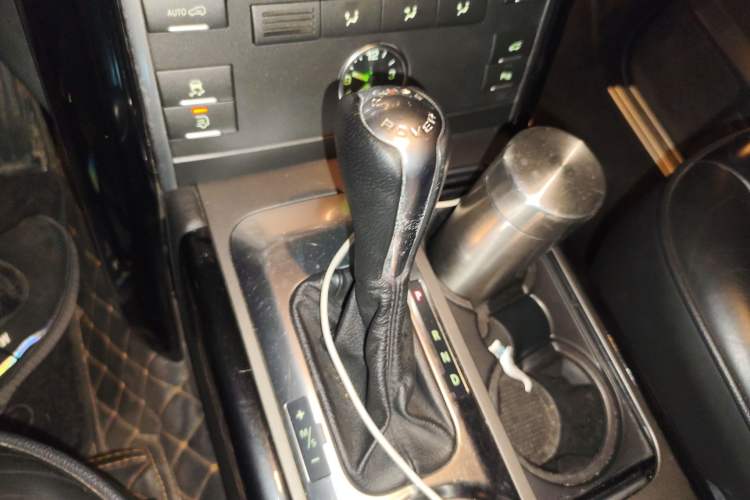 Used Land Rover Range 2010 3.6 TDV8 HSE Gear Lever